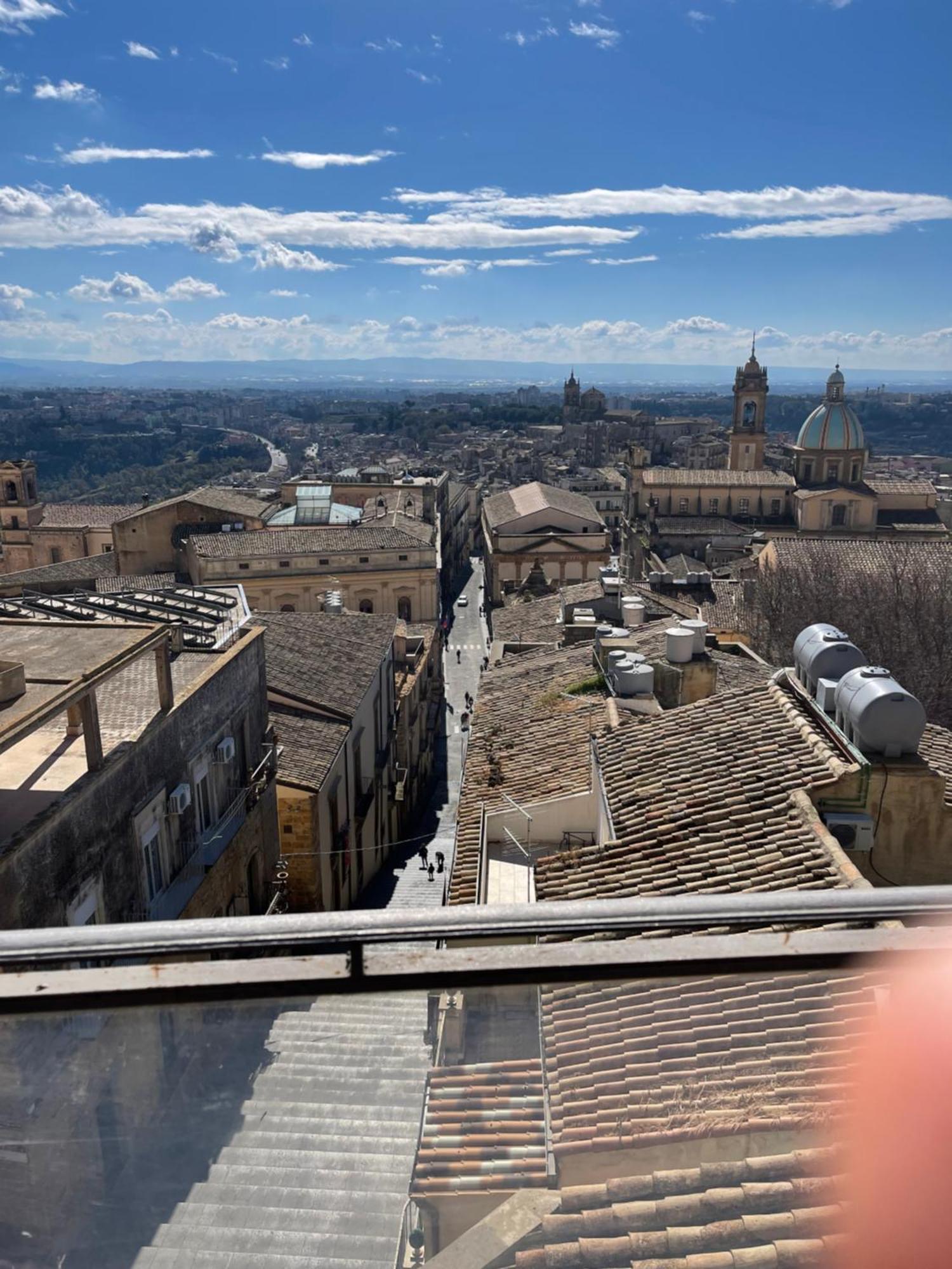 Casa Tipica Siciliana Patronale Home Bedandbreakfast Tremetrisoprailcielo Camere Con Vista, Colazione Interna In Terrazzo Panoramico Caltagirone Ngoại thất bức ảnh