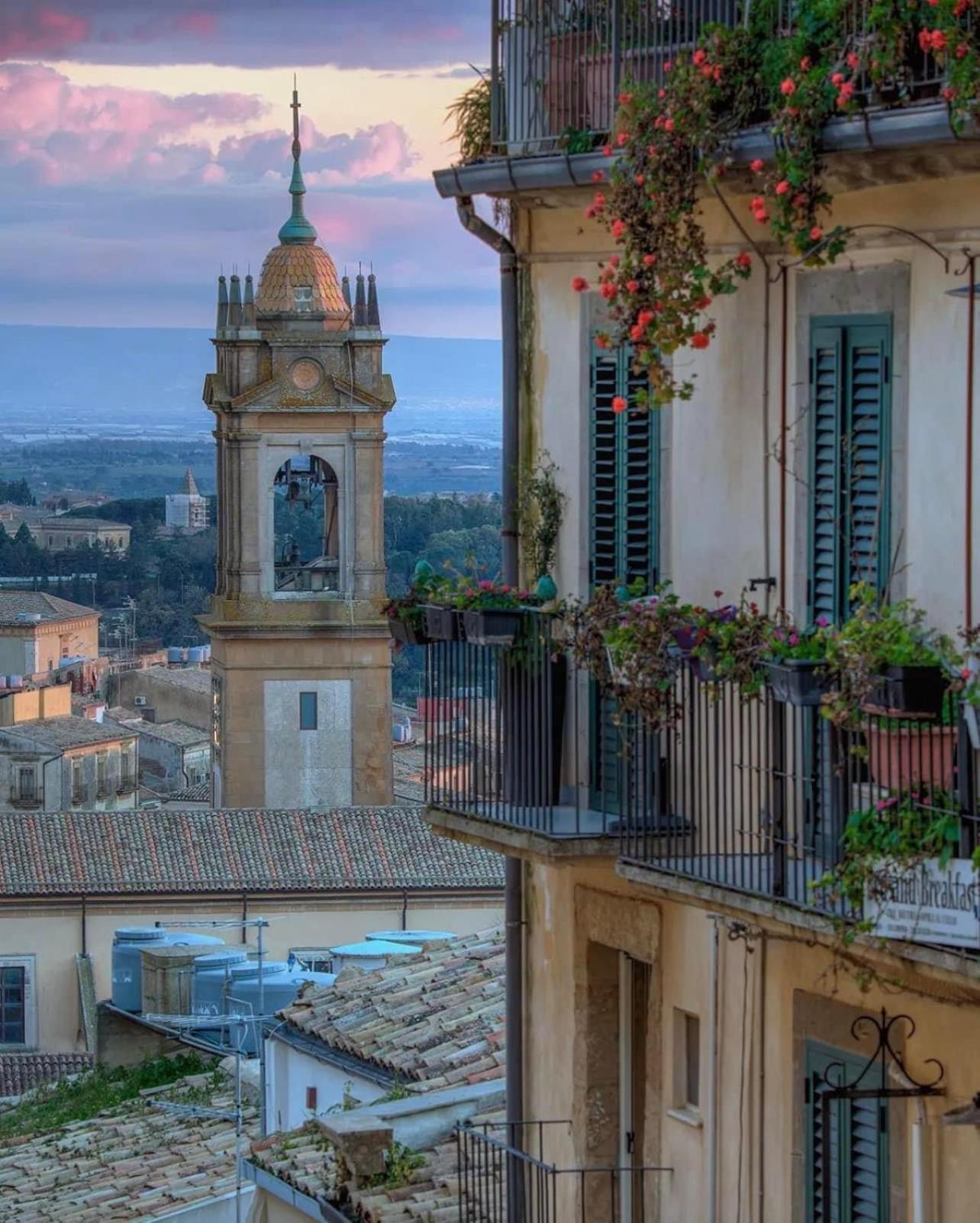 Casa Tipica Siciliana Patronale Home Bedandbreakfast Tremetrisoprailcielo Camere Con Vista, Colazione Interna In Terrazzo Panoramico Caltagirone Ngoại thất bức ảnh