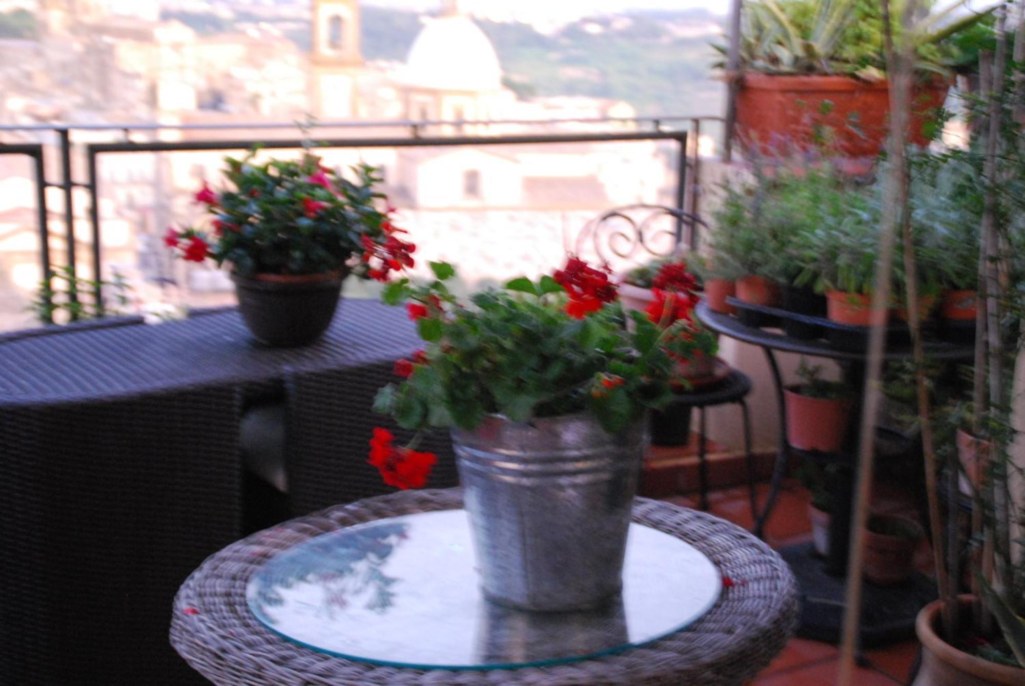 Casa Tipica Siciliana Patronale Home Bedandbreakfast Tremetrisoprailcielo Camere Con Vista, Colazione Interna In Terrazzo Panoramico Caltagirone Ngoại thất bức ảnh