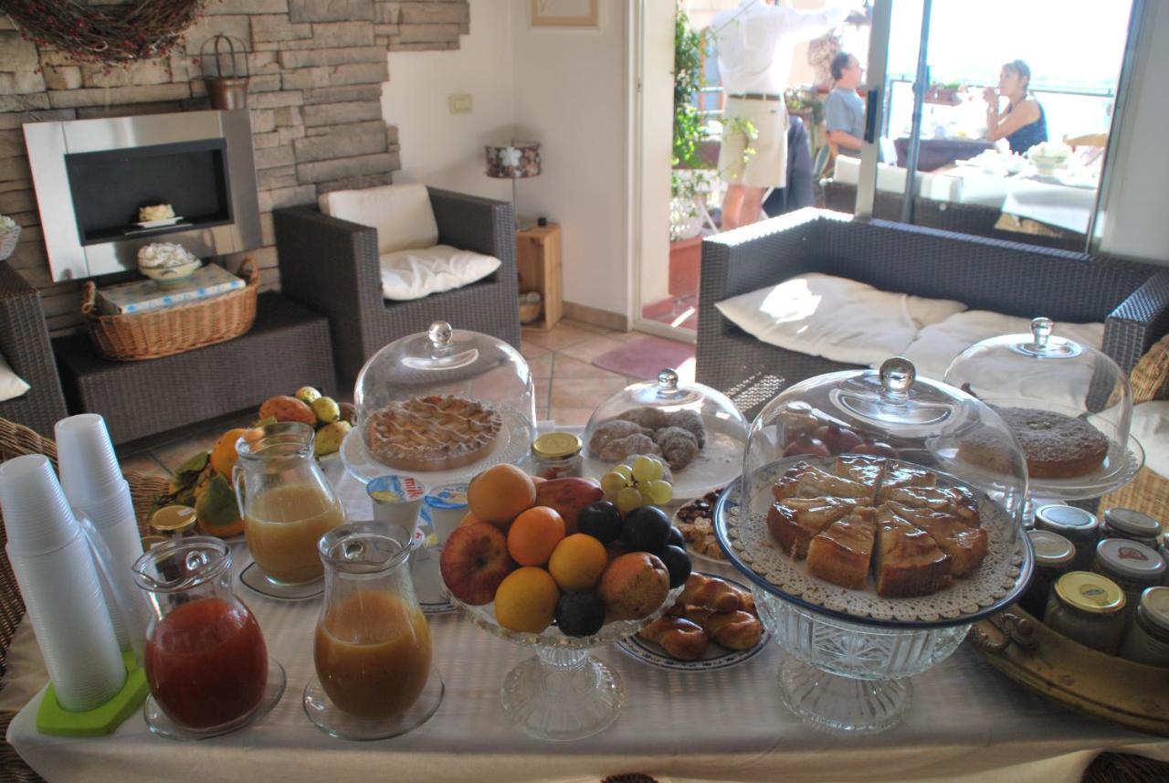 Casa Tipica Siciliana Patronale Home Bedandbreakfast Tremetrisoprailcielo Camere Con Vista, Colazione Interna In Terrazzo Panoramico Caltagirone Ngoại thất bức ảnh