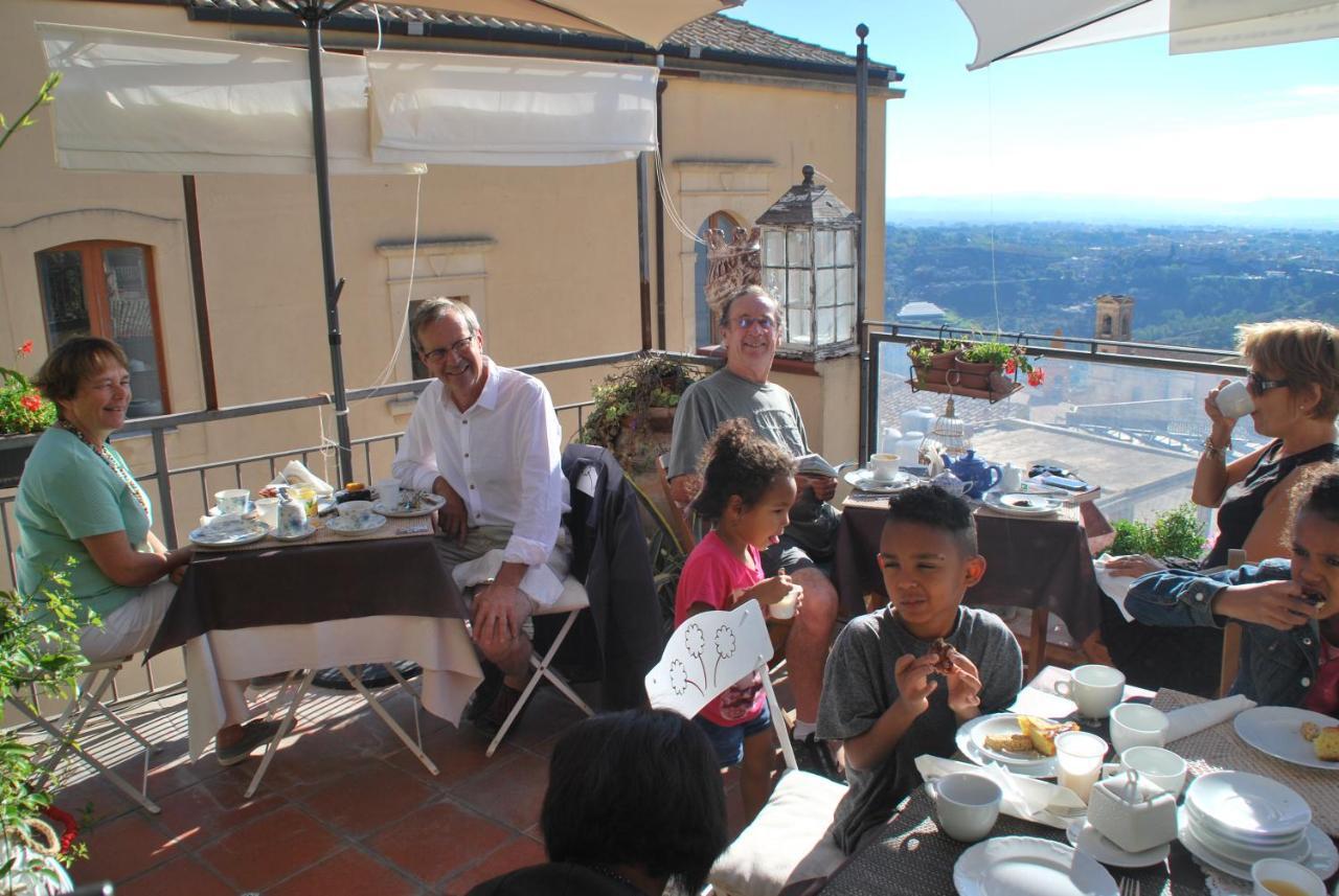 Casa Tipica Siciliana Patronale Home Bedandbreakfast Tremetrisoprailcielo Camere Con Vista, Colazione Interna In Terrazzo Panoramico Caltagirone Ngoại thất bức ảnh