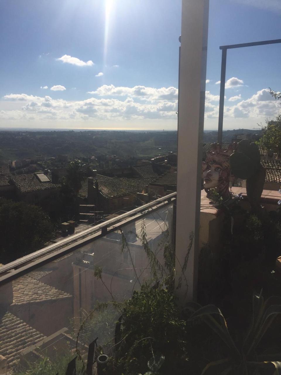 Casa Tipica Siciliana Patronale Home Bedandbreakfast Tremetrisoprailcielo Camere Con Vista, Colazione Interna In Terrazzo Panoramico Caltagirone Ngoại thất bức ảnh